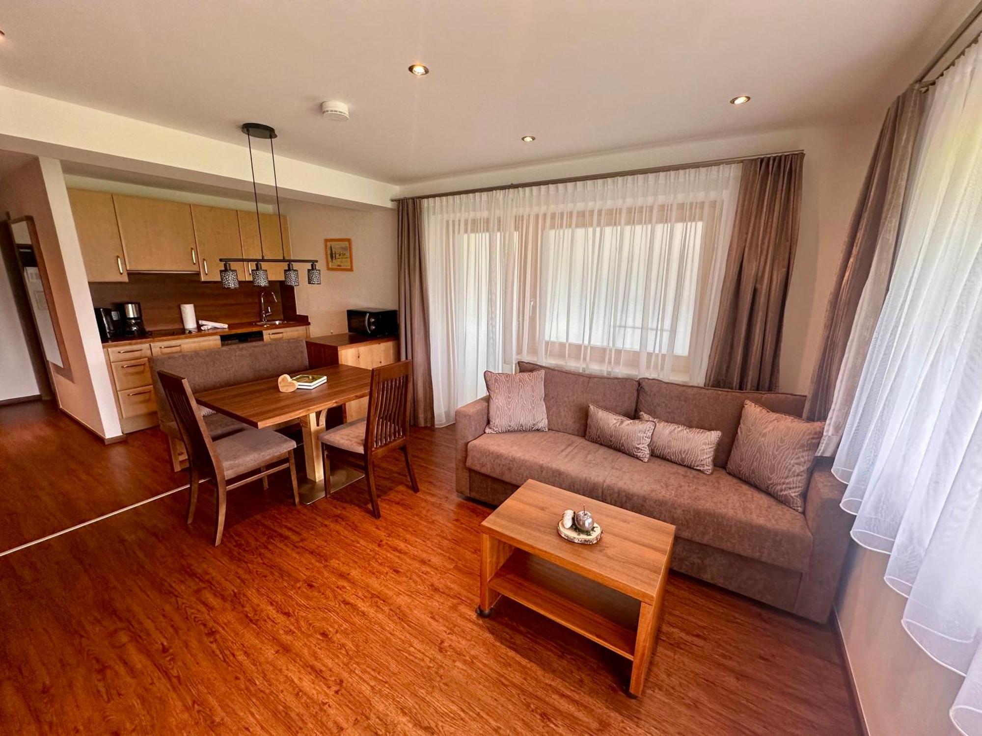 Aktiv Apartments 로이타쉬 외부 사진